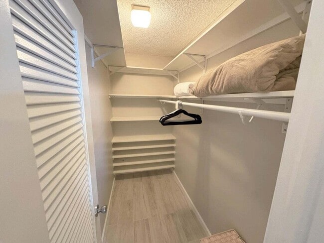 Building Photo - 644 Normandy Ln