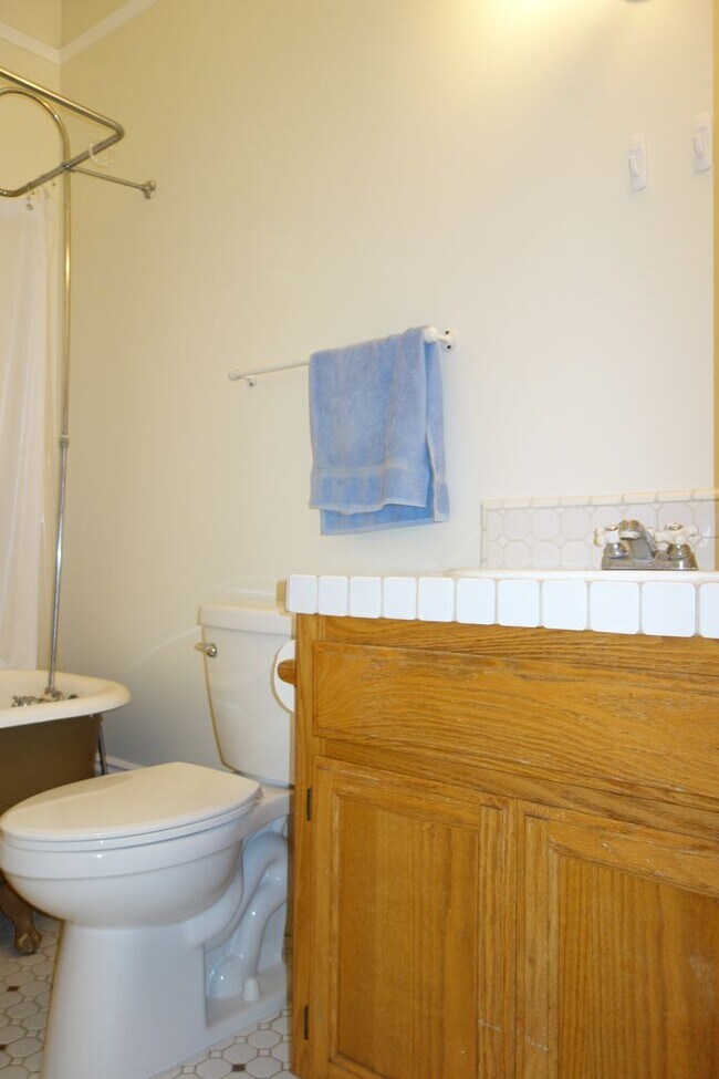 Building Photo - Charming 1910 Winters Home – 3 Bed, 2 Bath – Steps from Historic Downtown