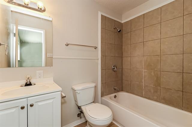 Building Photo - 3904 Royal Crest Dr