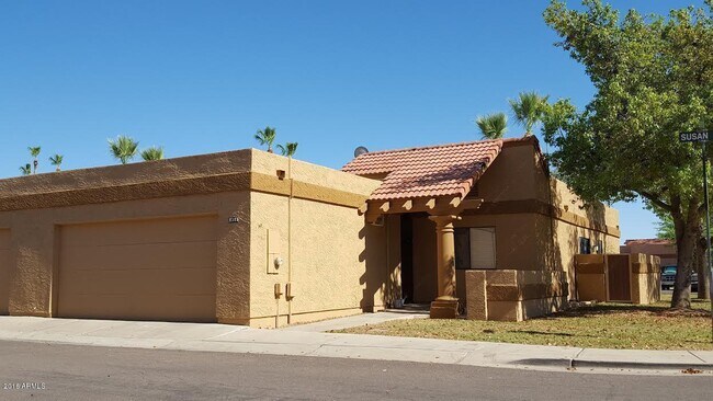 Building Photo - 1315 E Susan Ln