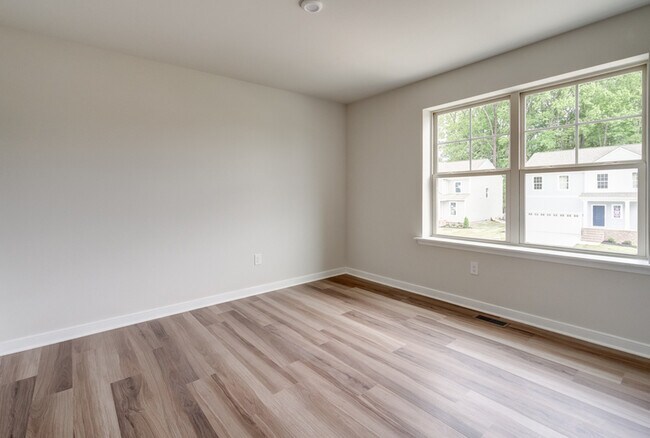 Building Photo - 305 Northfield Hts Ln