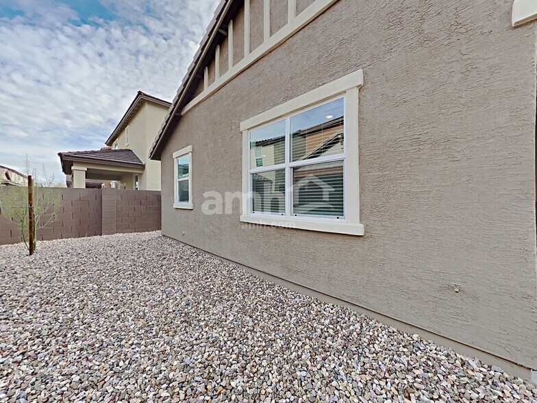 Building Photo - 684 W Laredo Ave