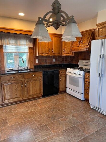 Kitchen - 102 E Liberty St