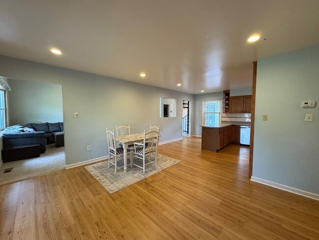 Building Photo - Beautiful 3 Bed 2.5 Bath Single Family Hom...