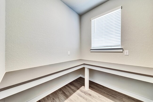 Building Photo - 311 Ravens Crst Dr