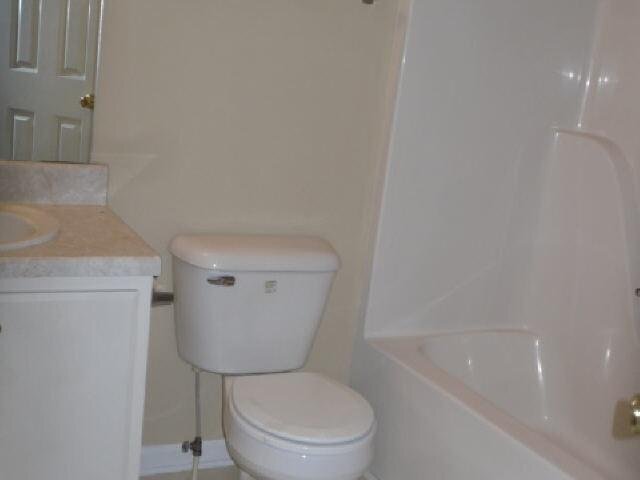 Building Photo - 3010 Stonebridge Creek Dr