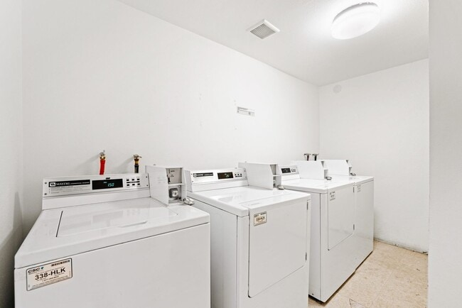 Building Photo - Fully Remodeled 1 bedroom Minutes from Microsoft!