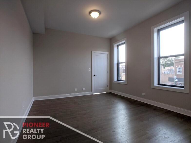 Building Photo - 3405 W Fullerton Ave