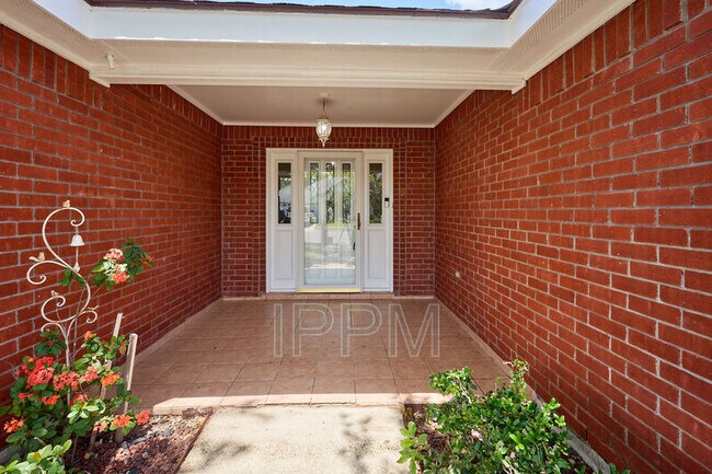 Building Photo - 2609 Thomas Ln