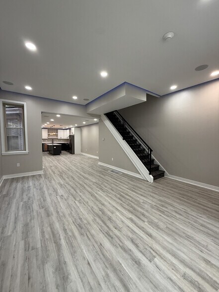 Building Photo - 204 S 41st St