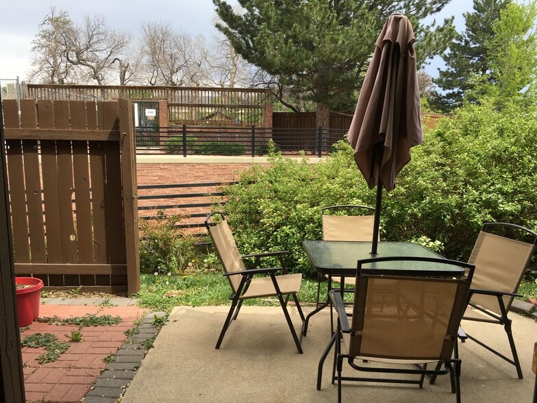 Back Patio w/ Furniture - 2630 Juniper Ave
