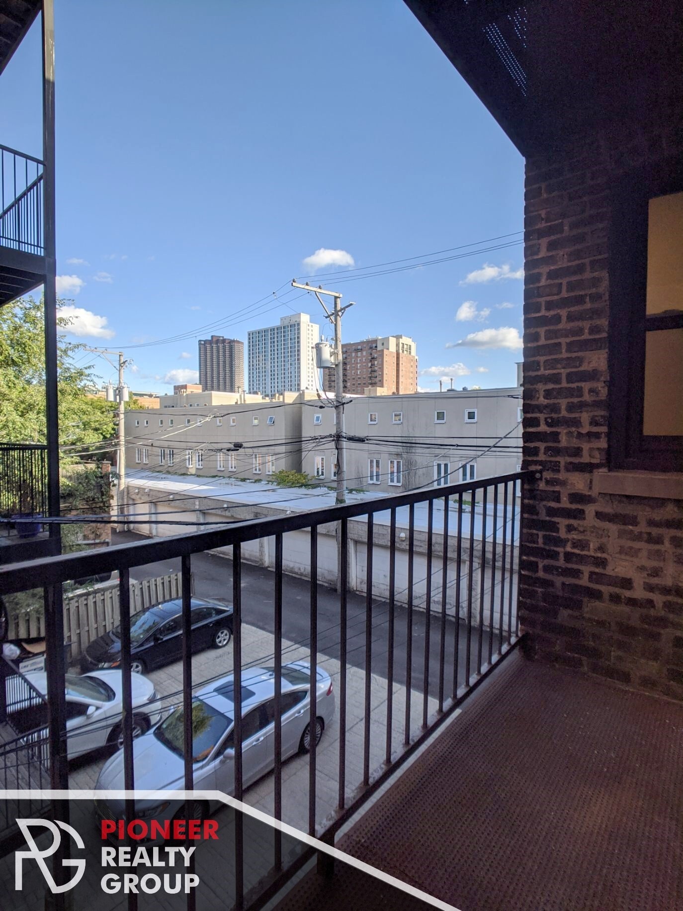 Building Photo - 914 W Dakin St