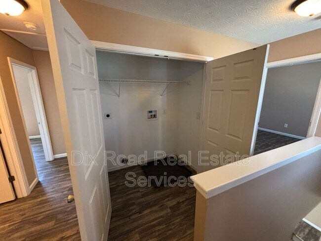 Building Photo - 2497 Deercove Ct.