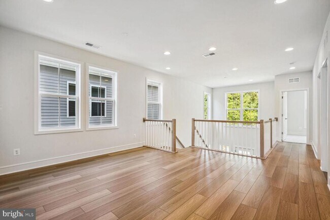 Building Photo - 23115 Glenwood Hts Cir