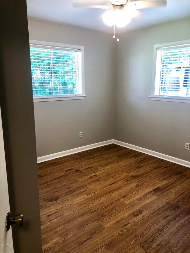 Building Photo - 203 Elmwood Dr
