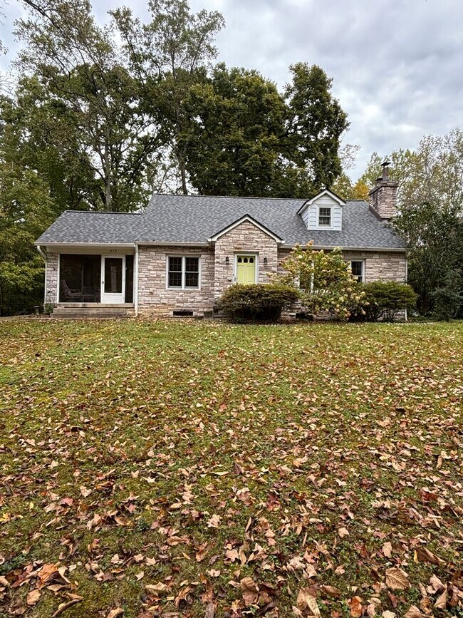 Primary Photo - 619 White Oak Dr