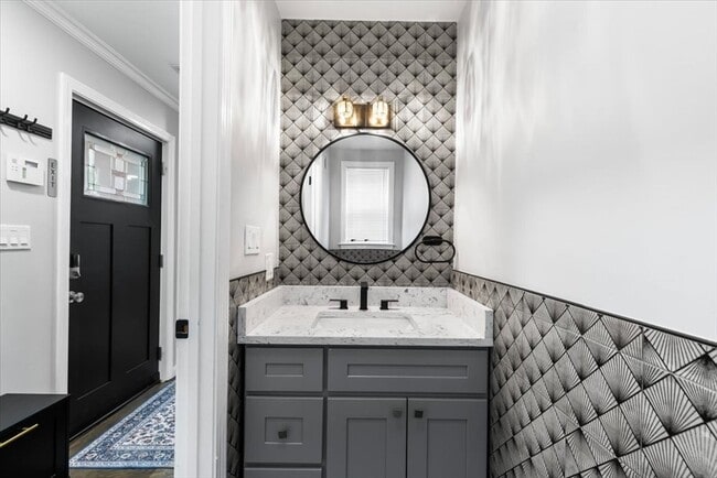 Building Photo - 77 Cedar St