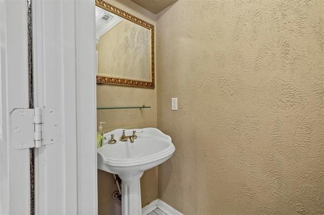 Building Photo - 3321 Heather Hill Dr