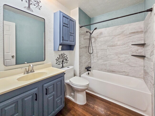 Building Photo - Move-In Ready Dallas Gem — 4 Bedrooms, 2 Living Areas, and a Big Private Yard