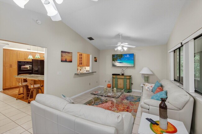 Building Photo - 2925 Riviera Dr