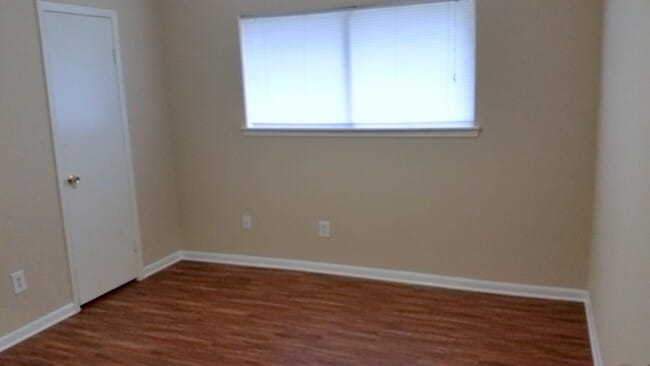 Building Photo - 430 Mistywood Dr