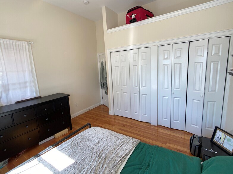 Building Photo - 14 Flint St