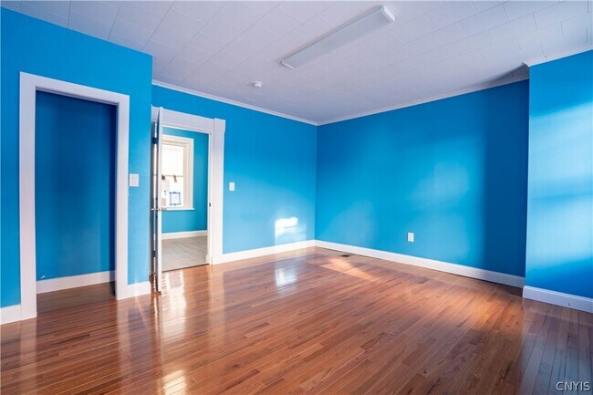 Building Photo - 599 Albany St