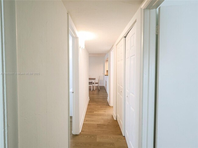 Building Photo - 9125 SW 77th Ave