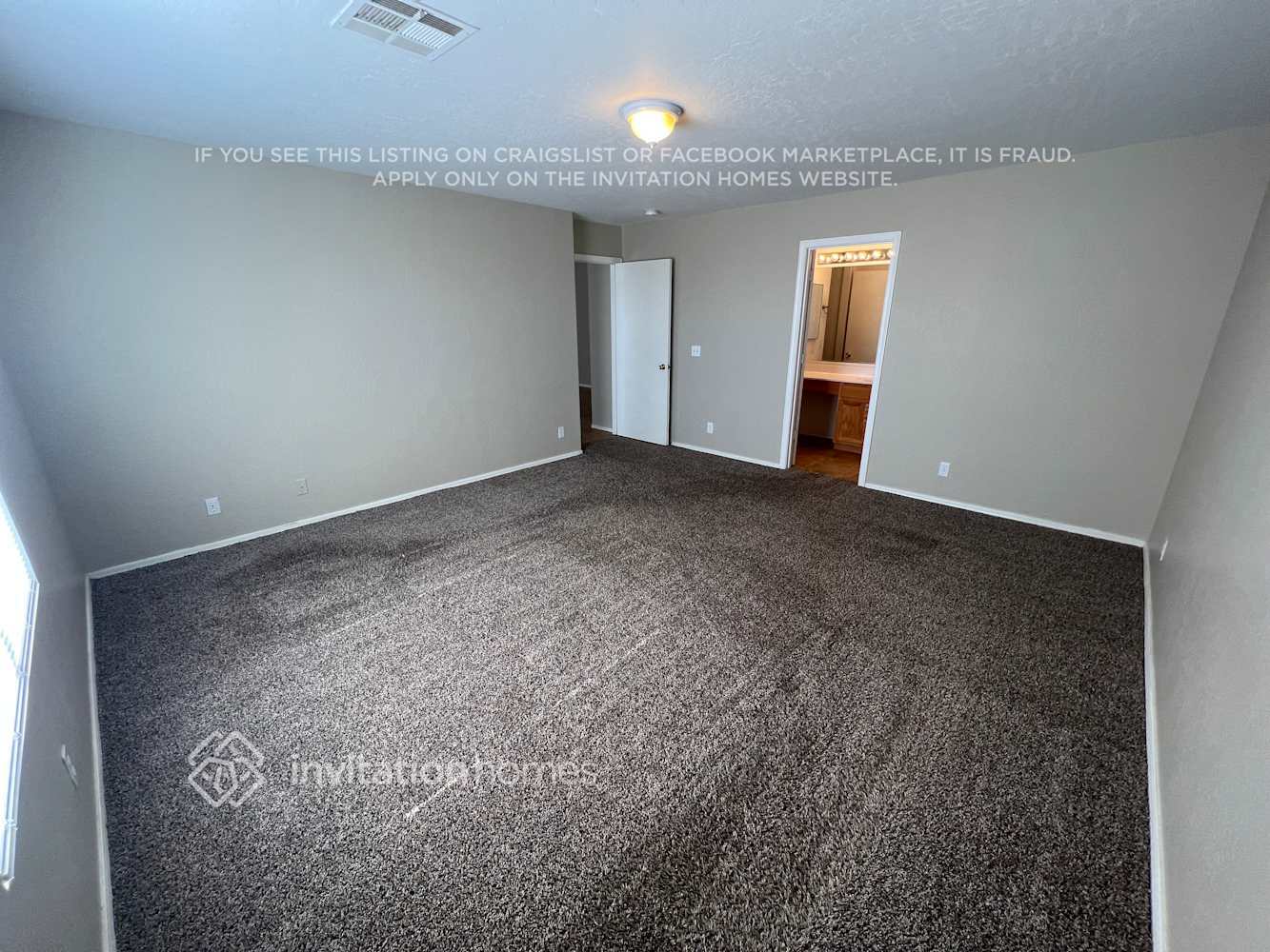 Building Photo - 504 N Hassett