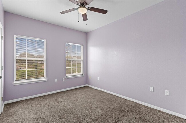 Building Photo - 7502 Lazy Creek Dr