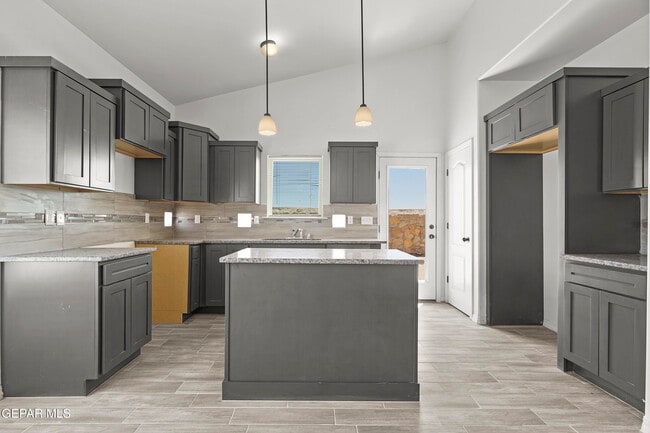 Building Photo - 1060 Summer Rain St