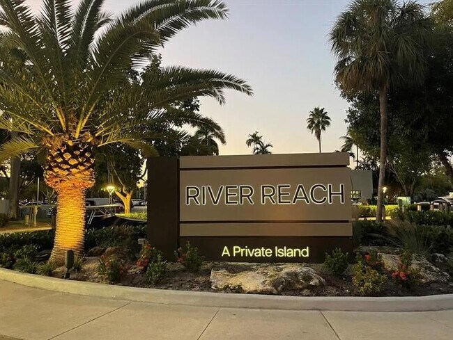 Building Photo - 1000 River Reach Dr