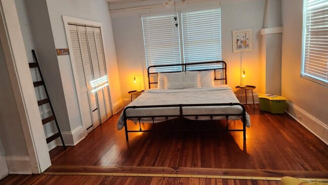 Building Photo - 2897 Sydney St