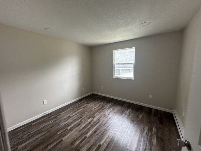 Building Photo - 512 Collins Ave