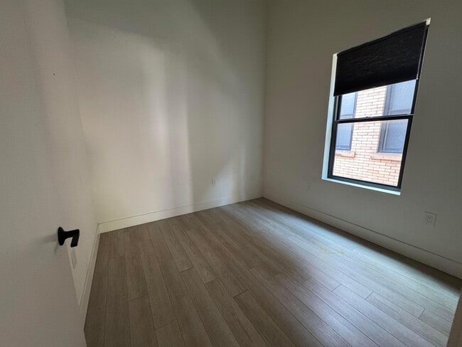 Building Photo - 973 E Broad St