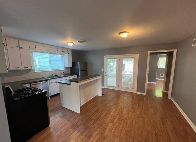 Building Photo - Charming 3 Bedroom Home in Independence – ...