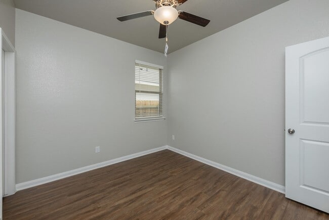Building Photo - Beautifully designed and thoughtfully main...