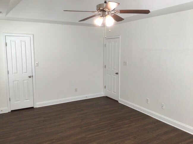 Building Photo - 10502 Carver Falls Road