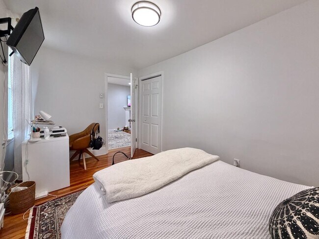 Building Photo - 331 4th St