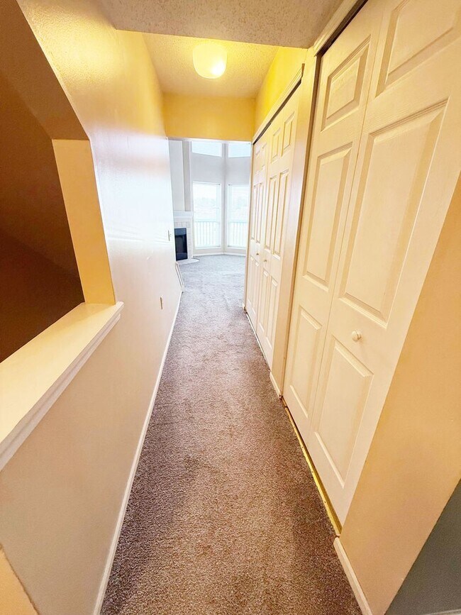 Building Photo - Contemporary Condo with River Views in Historic Marietta!