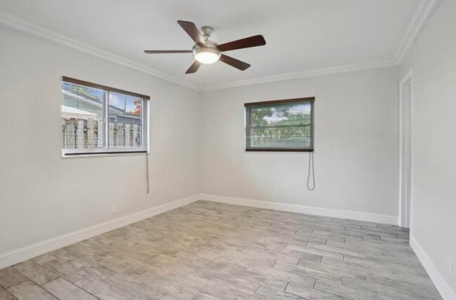 Building Photo - 603 SE 7th Ave