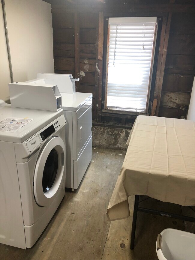 Building Photo - 5715 Genoa St