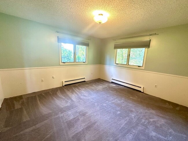 Building Photo - LAKEFRONT LIVING!