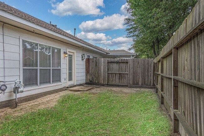 Building Photo - 10735 Norchester Village Dr