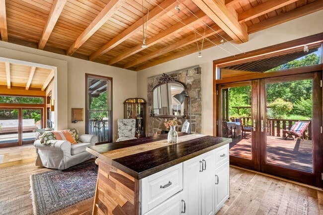 Building Photo - Private Architectural Estate Minutes from Westerly Beaches