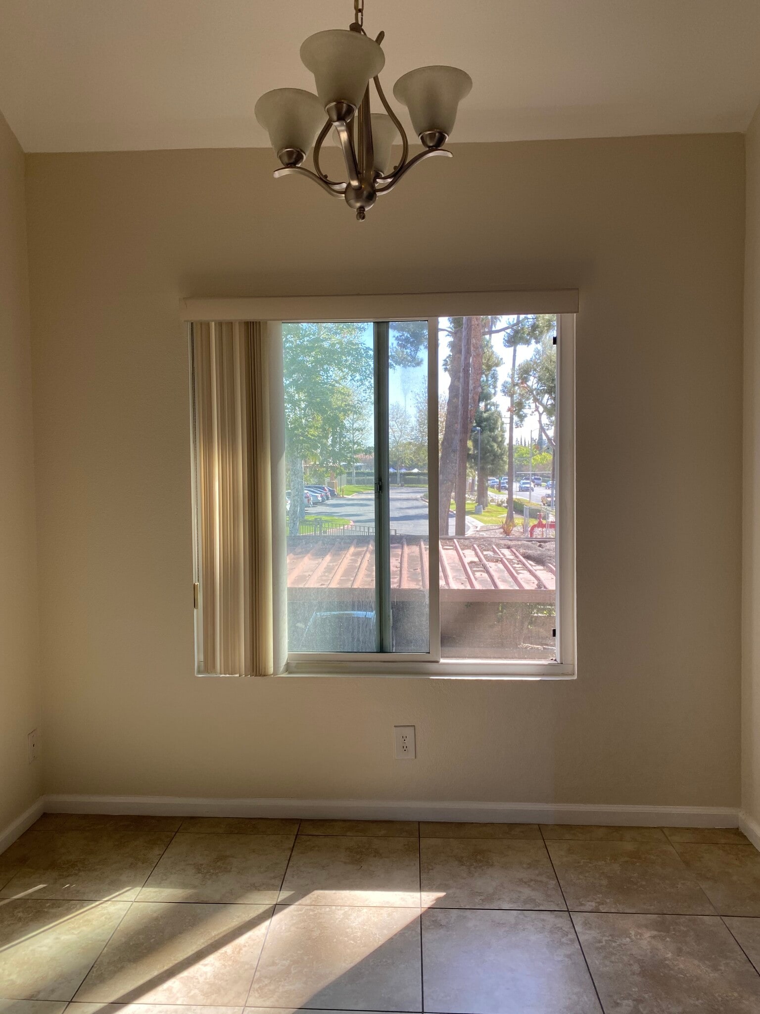 Dining Area - 408 N Imperial Ave