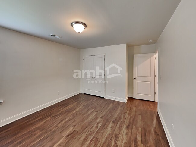 Building Photo - 113 Rivulet Dr