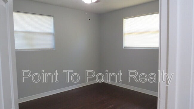 Building Photo - 1647 Dibble Cir W