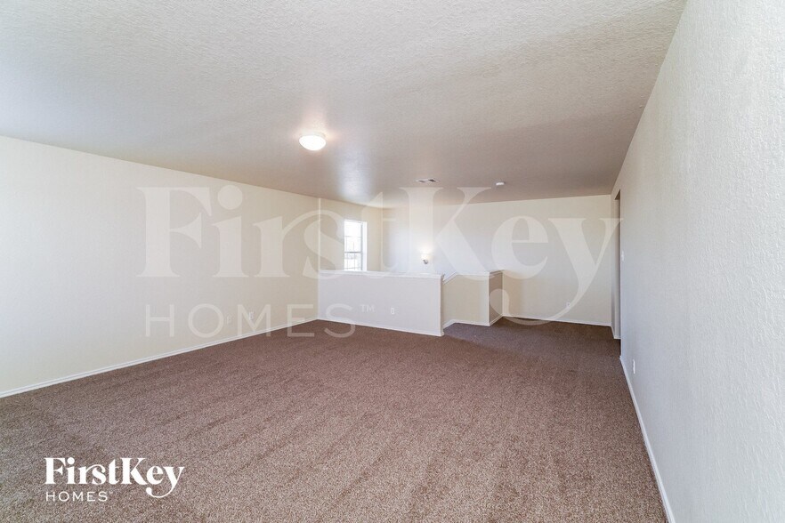 Building Photo - 4911 Viking Coral