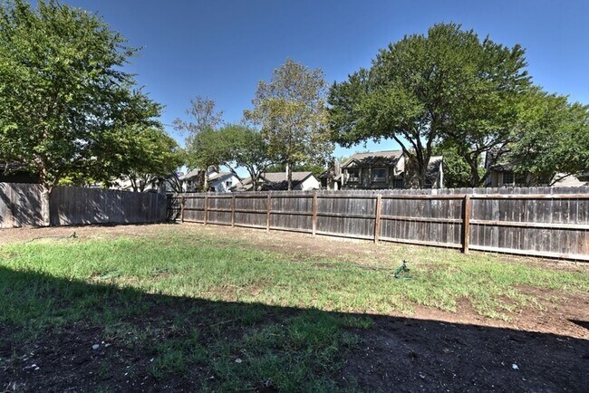 Building Photo - 3404-3404 Ridge Ash